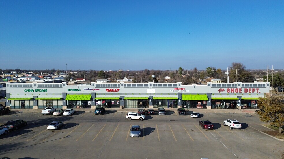 1700-1716 S 1st St, Chickasha, OK for lease - Building Photo - Image 1 of 9