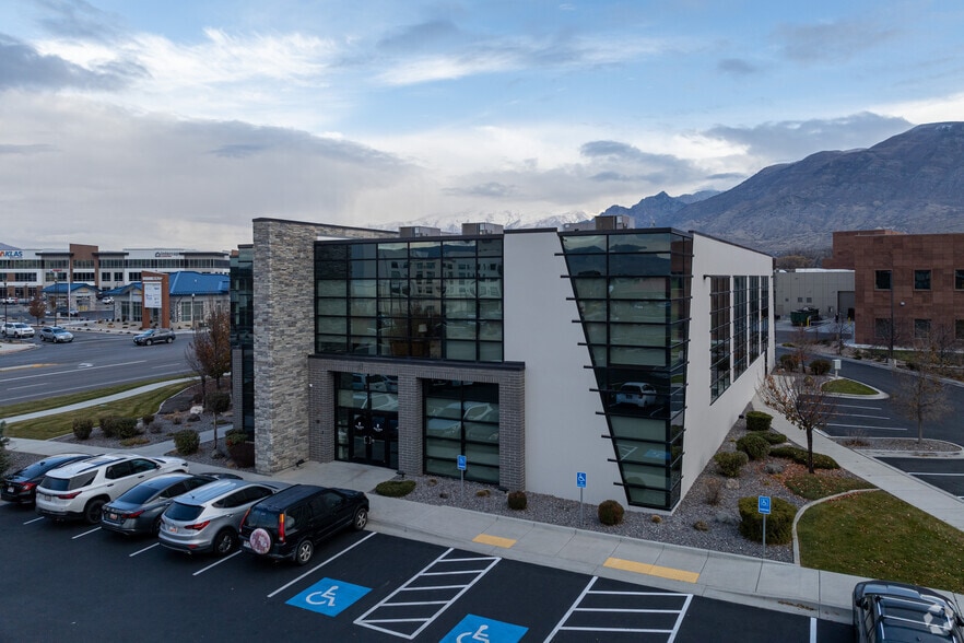 439 S Pleasant Grove Blvd, Pleasant Grove, UT for sale - Primary Photo - Image 1 of 1