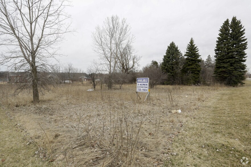 1541 S Commercial St, Neenah, WI for sale - Building Photo - Image 2 of 2