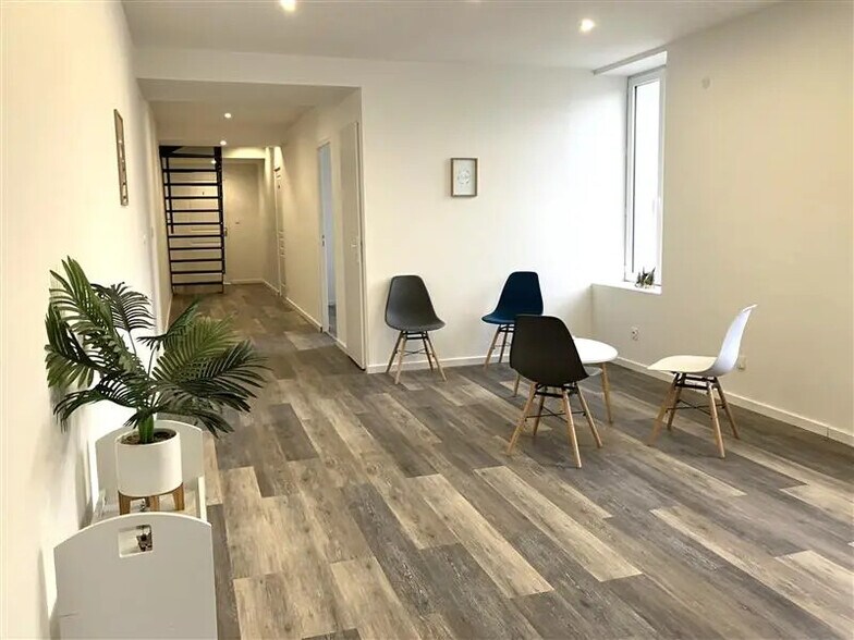 Office in Saint-Florent-sur-Cher for lease - Interior Photo - Image 2 of 3