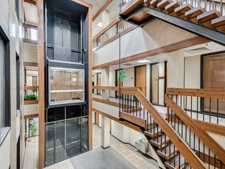 Meridian Office Complex Portfolio portfolio of 2 properties for sale on LoopNet.com - Building Photo - Image 3 of 6