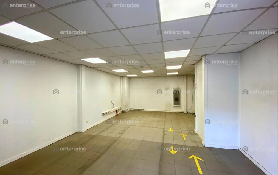 Flex in Creil for lease - Interior Photo - Image 3 of 5