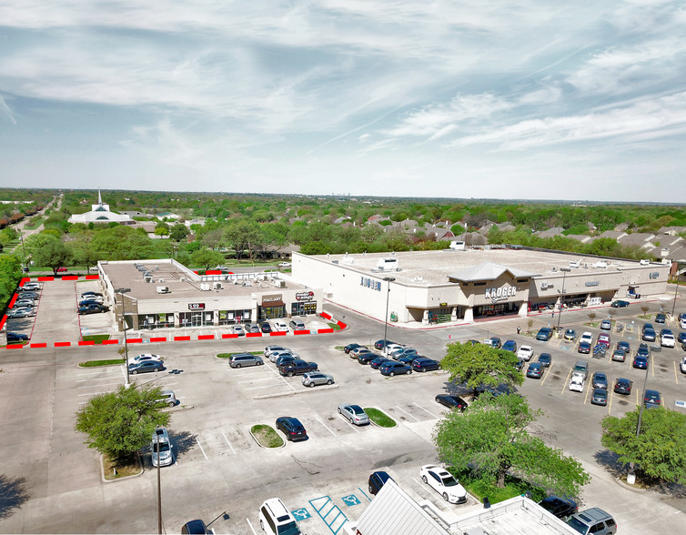 1827 SW Green Oaks Blvd, Arlington, TX for lease - Building Photo - Image 2 of 5