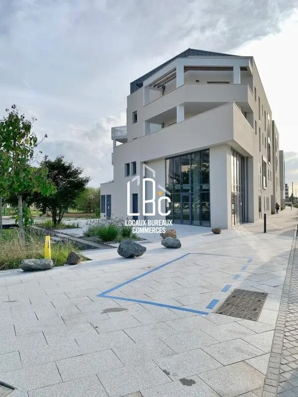 Location Bureaux 143 m² - Photo 1