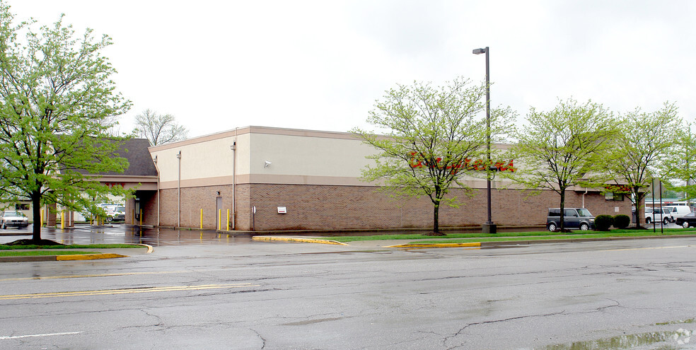 4555 N Shadeland Ave, Indianapolis, IN for lease - Building Photo - Image 3 of 3