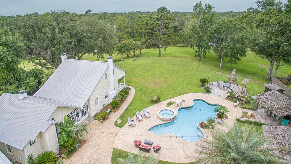 13160 Old Woolmarket Rd, Biloxi, MS 39532