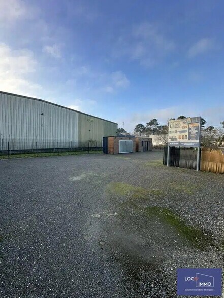 Retail in SAINT-JEAN-D'ILLAC for sale - Building Photo - Image 3 of 7