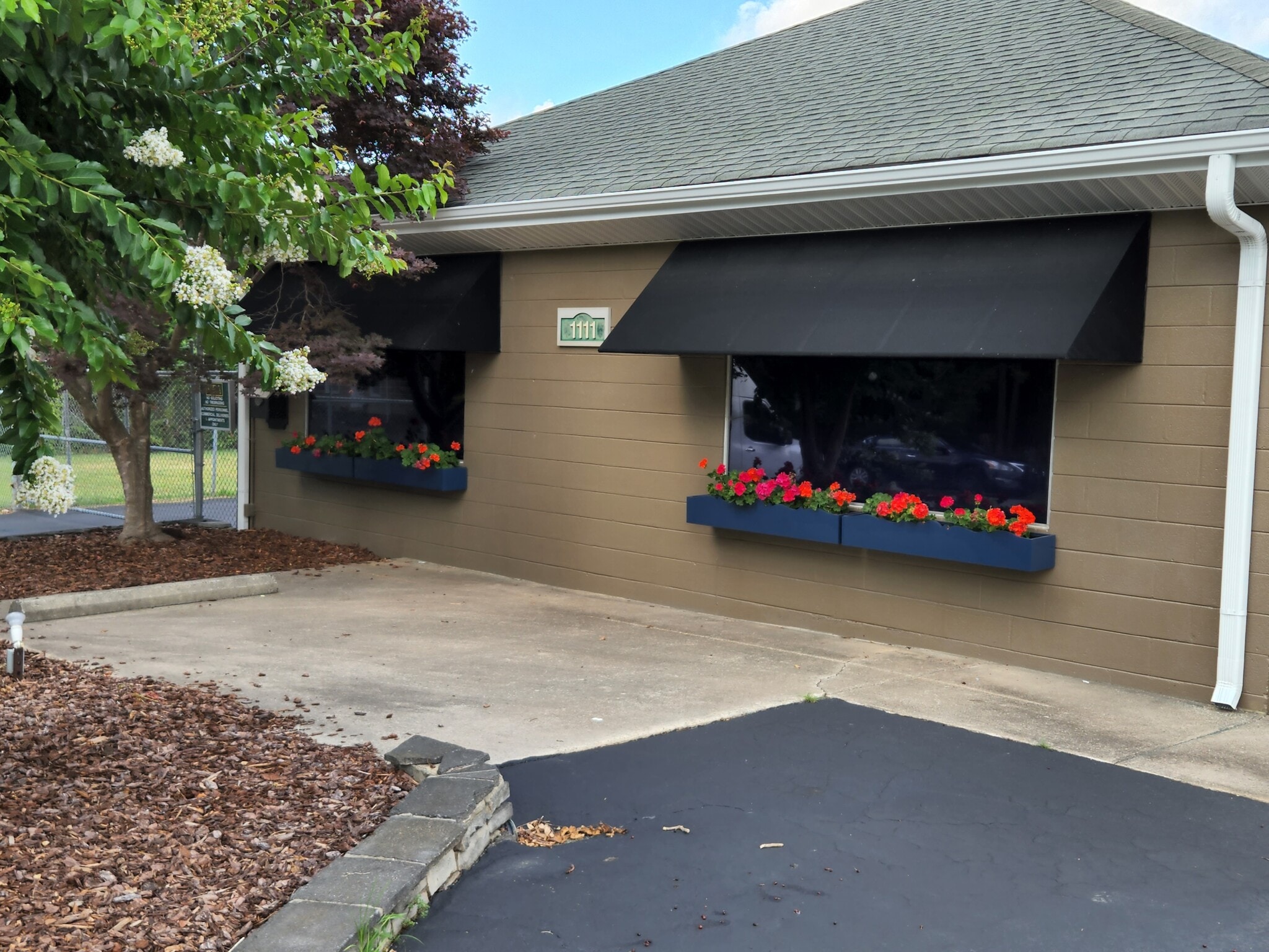 1111 Willowbrook Dr, Greensboro, NC for sale Building Photo- Image 1 of 17