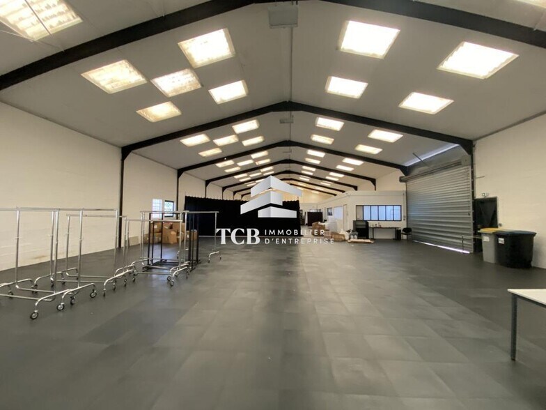 Industrial in Saint Herblain for lease - Interior Photo - Image 2 of 11
