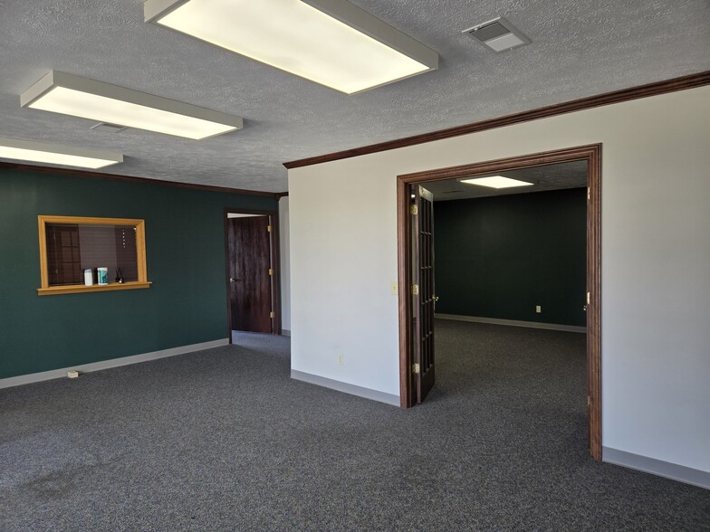 1130 E Main St, Carbondale, IL for lease - Interior Photo - Image 2 of 8