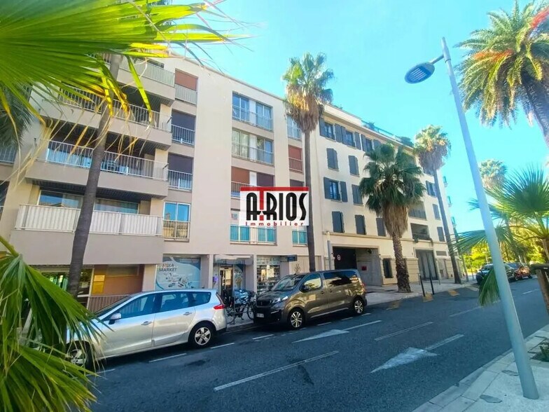 Retail in Hyères for sale - Building Photo - Image 1 of 8