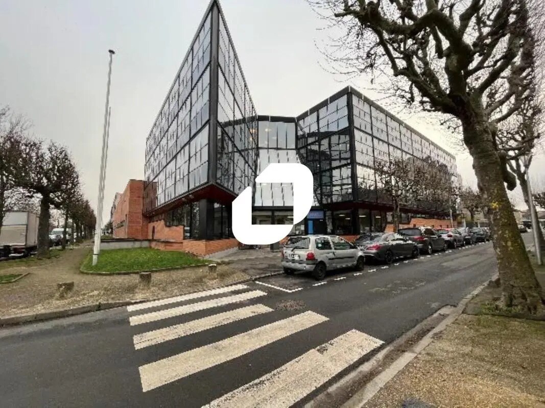 Office in Champigny-sur-Marne for lease Building Photo- Image 1 of 11