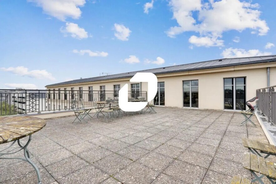 Office in Chessy for lease - Building Photo - Image 3 of 12