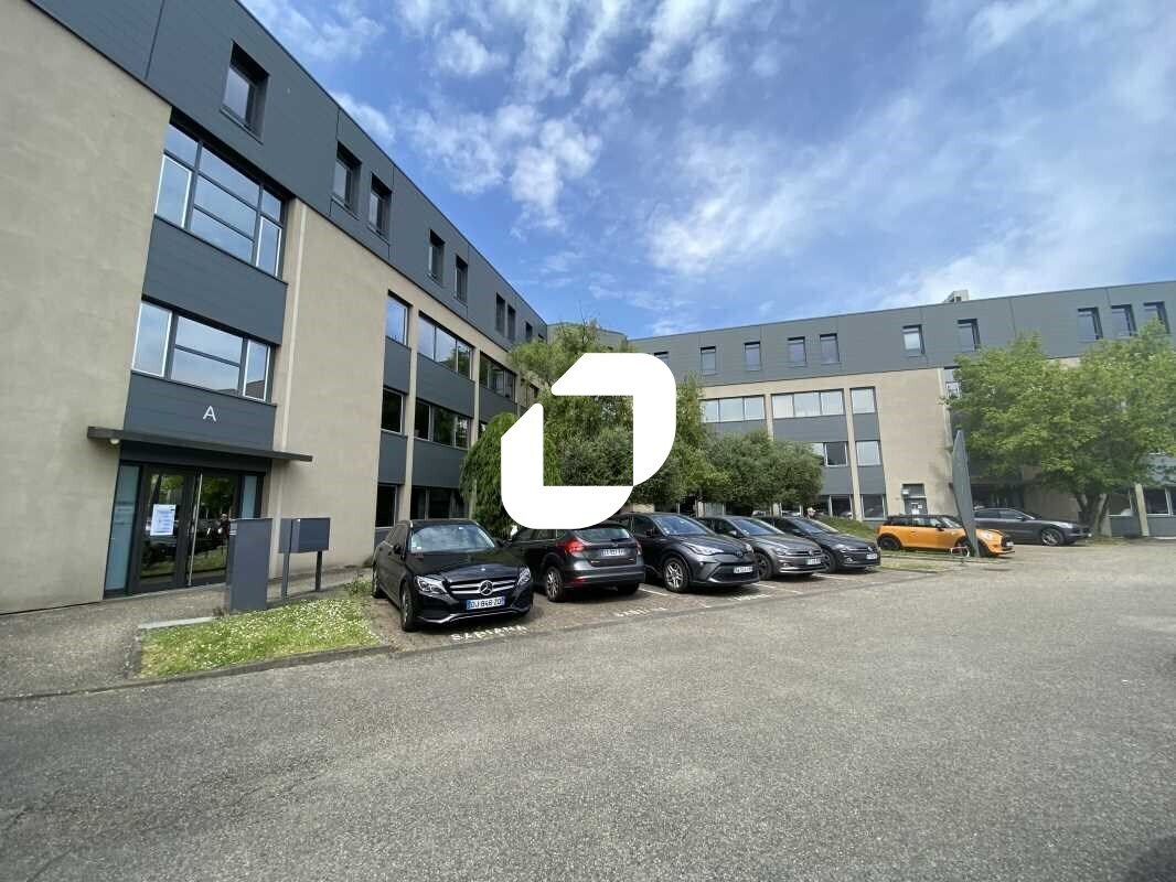 Office in Écully for lease Building Photo- Image 1 of 35