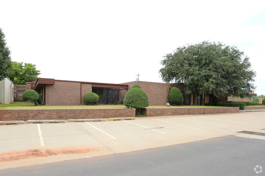 18 NE 53rd St, Oklahoma City, OK for sale - Primary Photo - Image 1 of 3