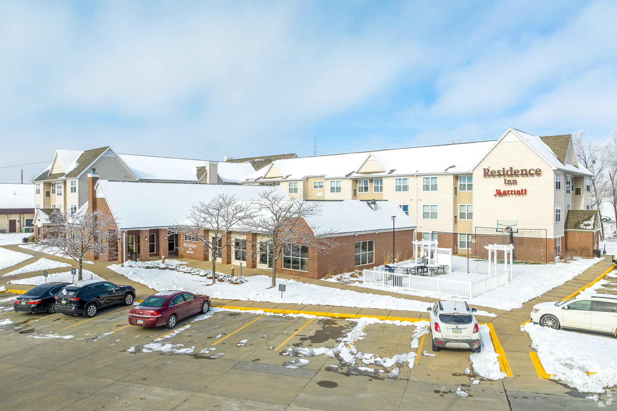 1900 Dodge Rd NE, Cedar Rapids, IA for sale Primary Photo- Image 1 of 1