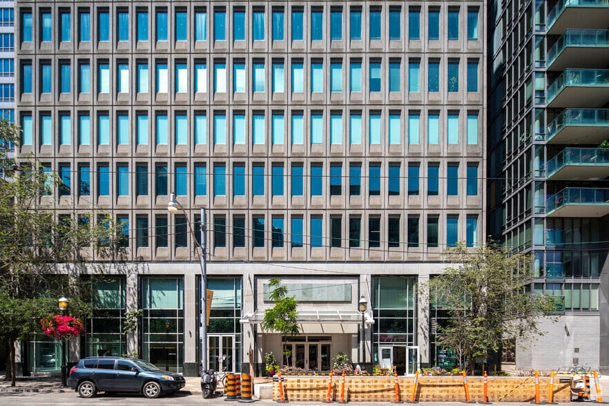 60 Adelaide St E, Toronto, ON for lease - Building Photo - Image 1 of 6