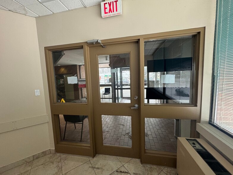 240 Waterloo St, London, ON for lease - Interior Photo - Image 2 of 42