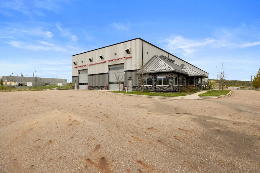 340 Robertson Rd, Fort McMurray, AB for lease - Building Photo - Image 1 of 17