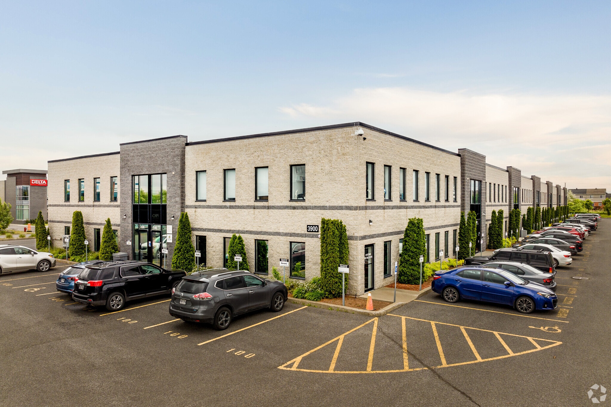 3900 Pl de Java, Brossard, QC for sale Primary Photo- Image 1 of 1