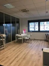 Office in Guyancourt for lease Interior Photo- Image 1 of 3