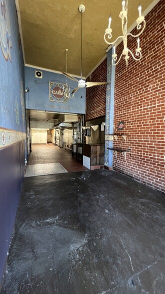 532 Lake Park Ave, Oakland, CA for lease - Interior Photo - Image 2 of 7