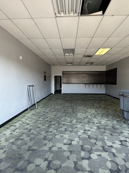 7402-7456 N 30th St, Omaha, NE for lease - Interior Photo - Image 3 of 4