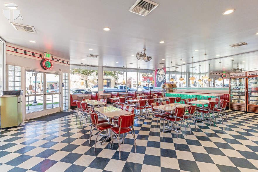 2407 J + 2408 I Street portfolio of 2 properties for sale on LoopNet.com - Interior Photo - Image 3 of 24