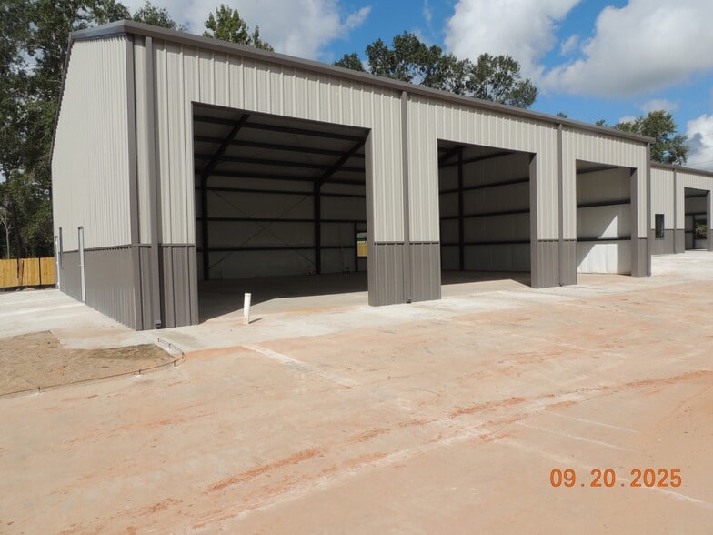 2307 Wade Cir S, Conroe, TX for sale - Primary Photo - Image 1 of 6