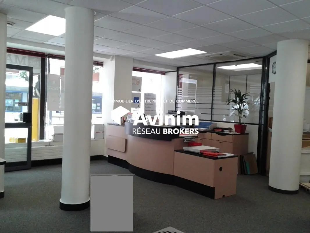 Retail in Chambéry for lease Interior Photo- Image 1 of 3