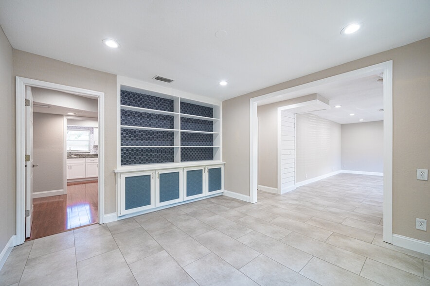 5105 Memorial Hwy, Tampa, FL for sale - Building Photo - Image 3 of 34