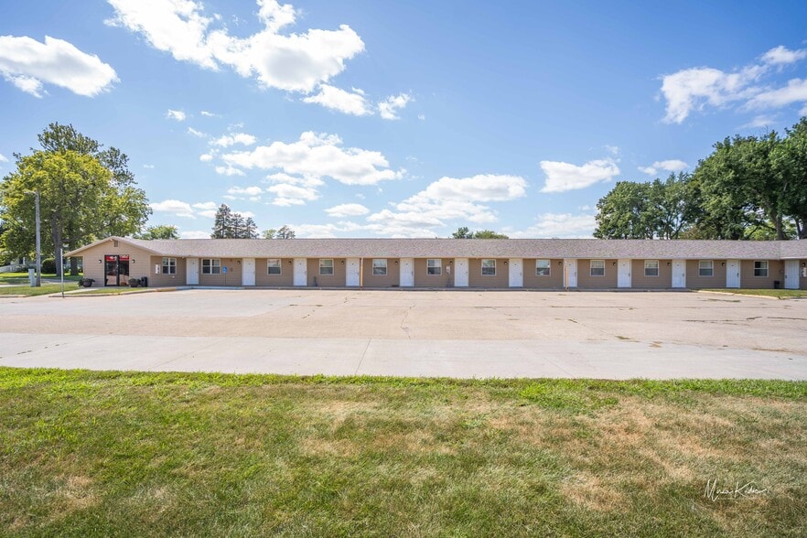 203 SW 7th St, Stuart, IA for sale - Building Photo - Image 3 of 39