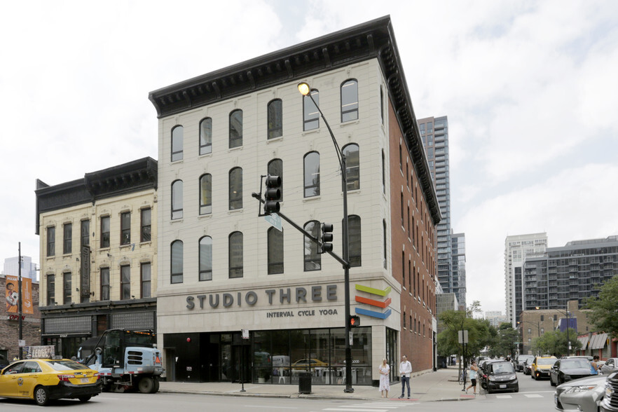 646-648 N Clark St, Chicago, IL for lease - Primary Photo - Image 1 of 33