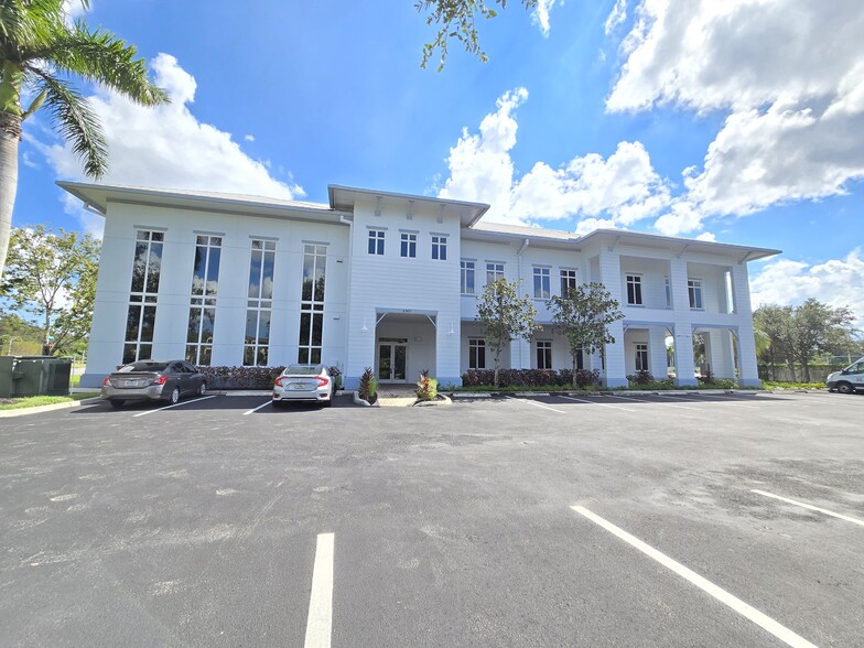 8360 Sierra Meadows Blvd, Naples, FL for lease - Building Photo - Image 1 of 2