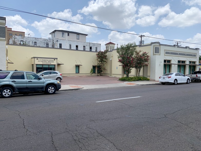 1413 Houston St, Laredo, TX for sale - Primary Photo - Image 1 of 1