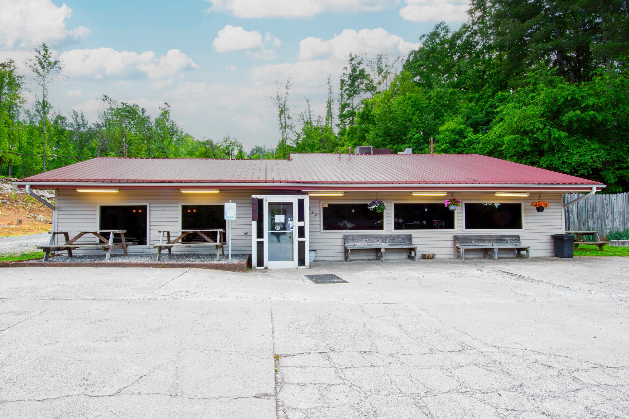1214 NC 8 & 89 South hwy, Danbury, NC for sale Primary Photo- Image 1 of 18