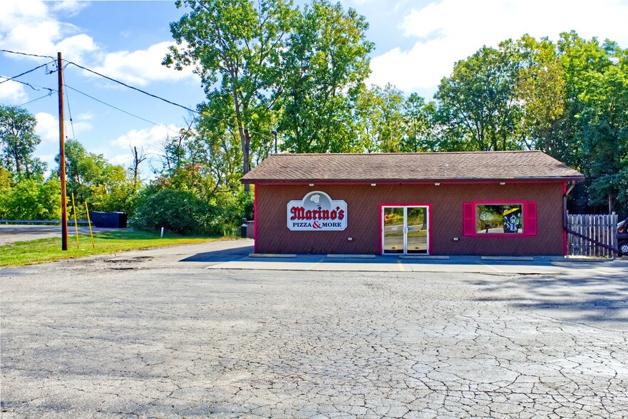 135 Robinson Rd, Jackson, MI 49203