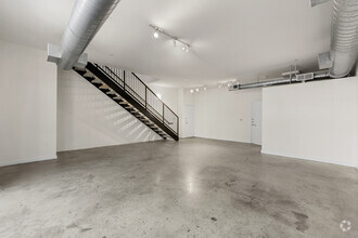 1430 Dragon St, Dallas, TX for lease Interior Photo- Image 1 of 1