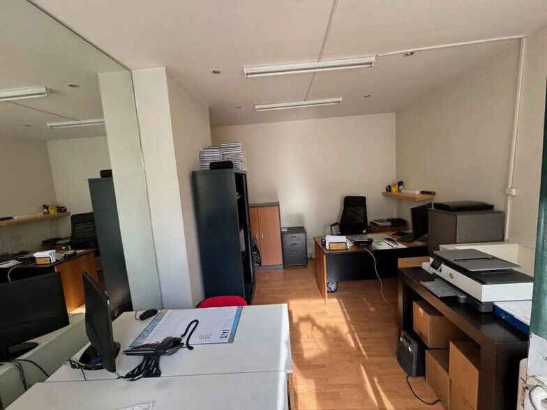 Office in Paris for lease - Building Photo - Image 2 of 4