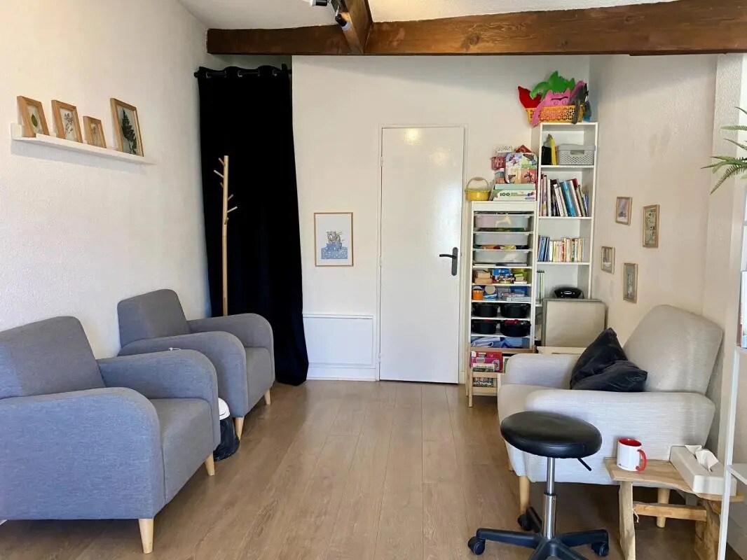 Office in Pessac for sale Interior Photo- Image 1 of 7