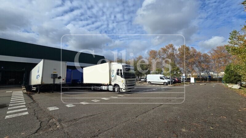 Flex in Vitrolles for lease Building Photo- Image 1 of 9