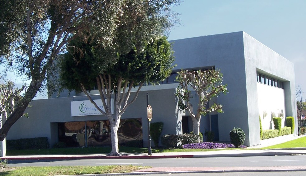 560 W 1st St, Tustin, CA for lease - Building Photo - Image 3 of 6