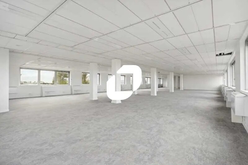 Office in Villepinte for lease - Building Photo - Image 3 of 13