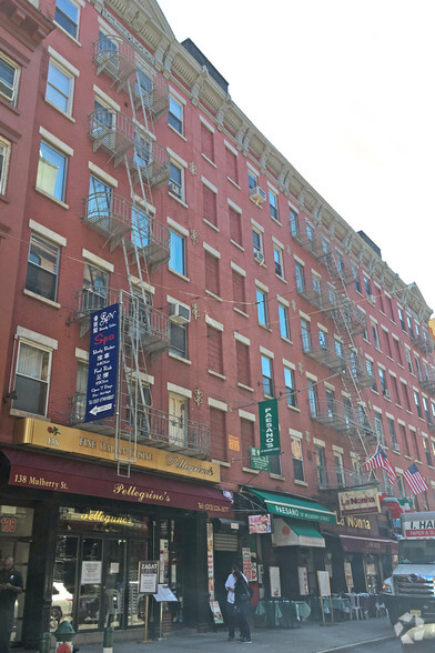 132-138 Mulberry St, New York, NY for lease - Building Photo - Image 1 of 5