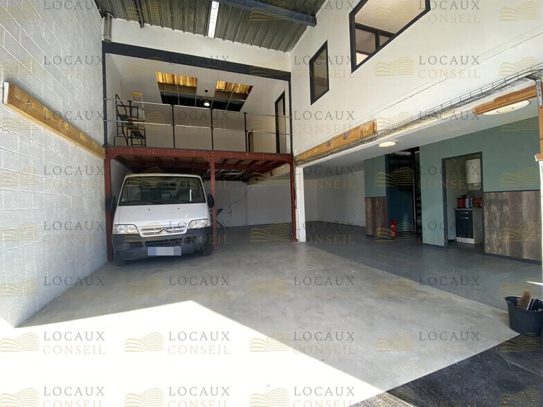 Flex in SAINT-OUEN-L'AUMONE for lease - Building Photo - Image 1 of 11