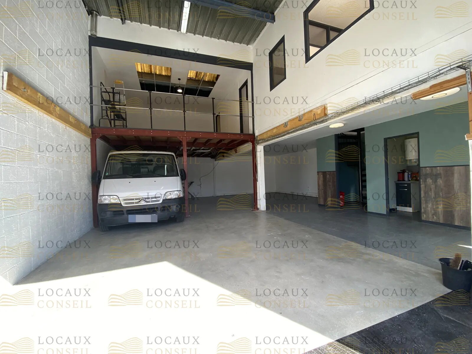 Flex in SAINT-OUEN-L'AUMONE for lease Building Photo- Image 1 of 12