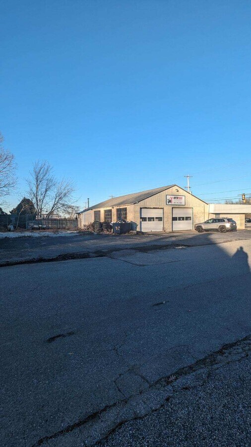 627 Ave, Warren, RI 02885