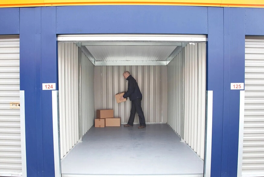 Courtlands, Norton Fitzwarren for lease - Interior Photo - Image 3 of 3