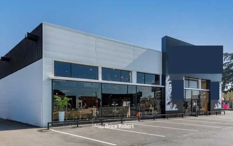 Flex in Saint-Priest for sale - Building Photo - Image 1 of 7