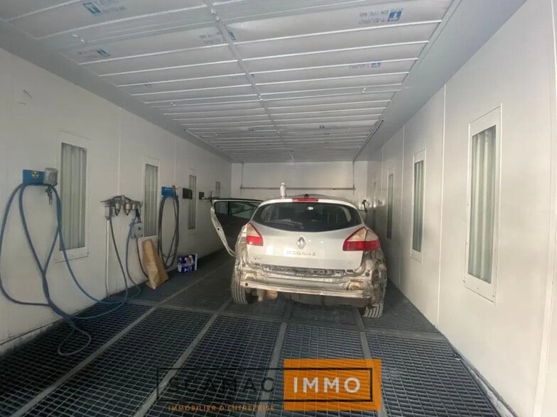 Flex in Carnoux-en-Provence for sale - Building Photo - Image 1 of 7